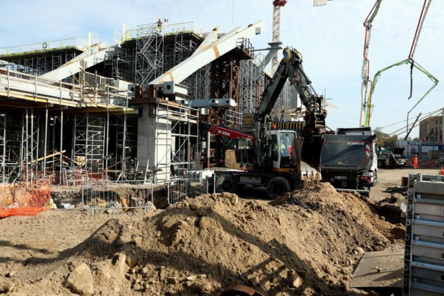 Atsākta Rail Baltica Rīgas Centrālās stacijas ēkas būvniecība