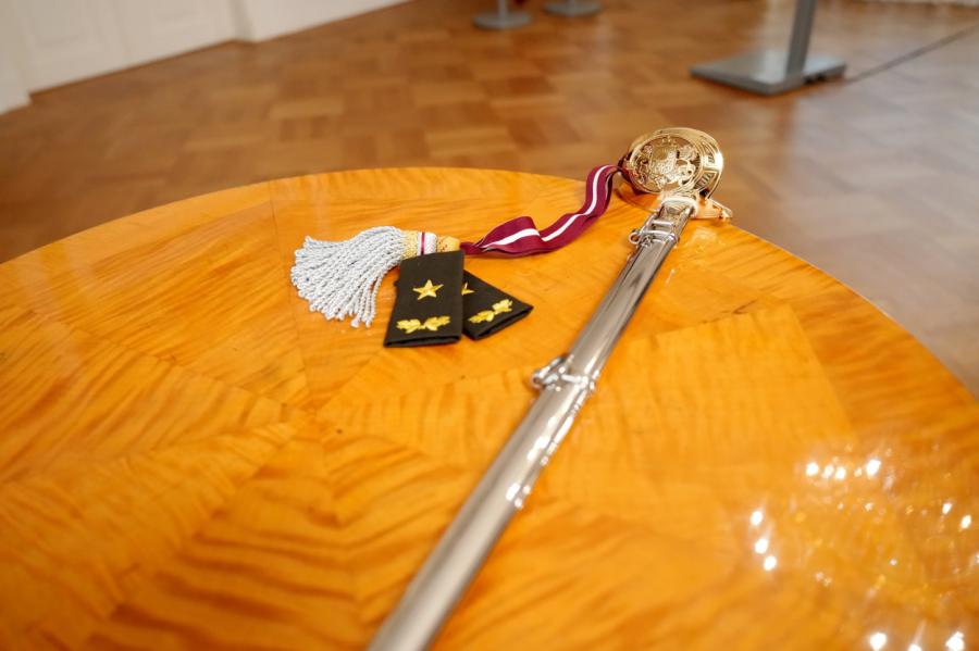 Pudāns: Zobenu dāvināšanas tradīcija jāsaglabā un jāturpina