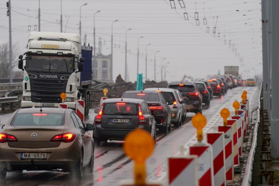 Mainīs satiksmes organizāciju uz Zemitāna tilta Rīgā