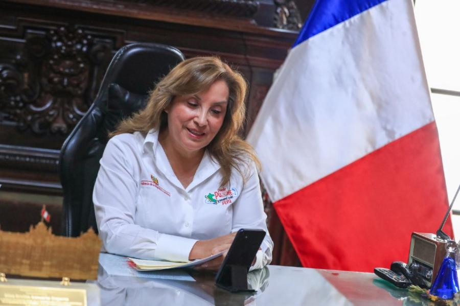 Peru Kongress liedz valsts prezidentei apmeklēt pāvesta bēres