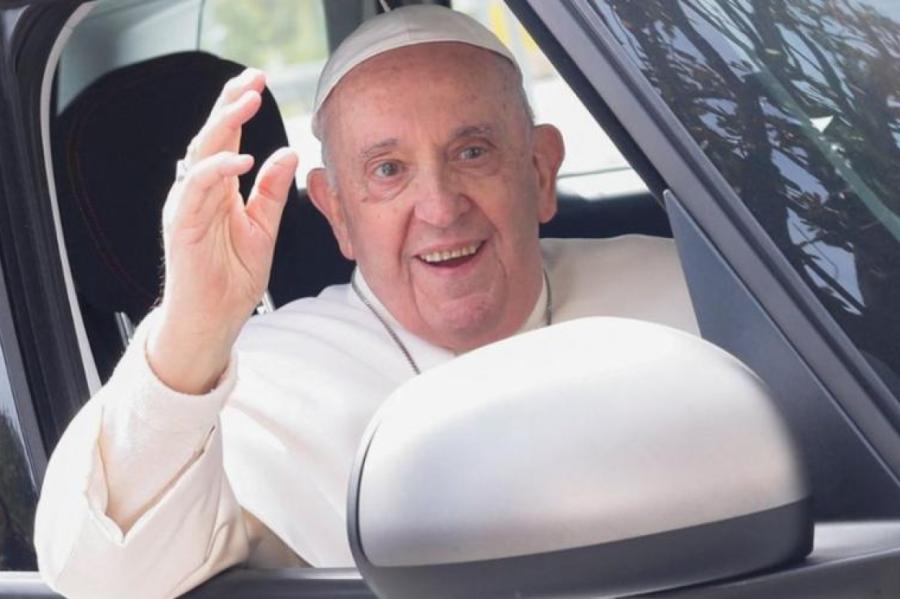 No pāvesta Franciska atvadījušies jau vairāk nekā 128 000 cilvēku