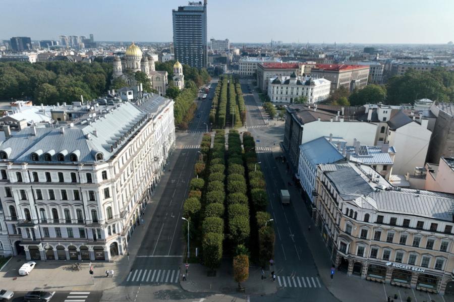 Brīvības pieminekli un Brīvības aleju grib savienot ar jaunām gājēju pārejām