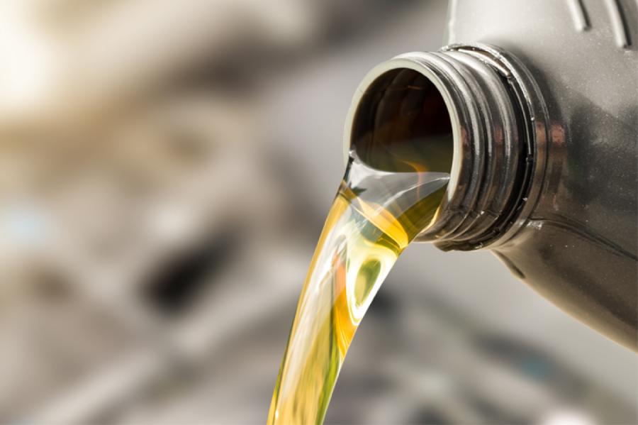 Kā pareizi izvēlēties un lietot motoreļļu, iesaka eksperts (+VIDEO)