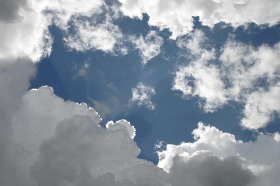 Sestdiena Latvijā gaidāma daļēji mākoņaina un visai silta