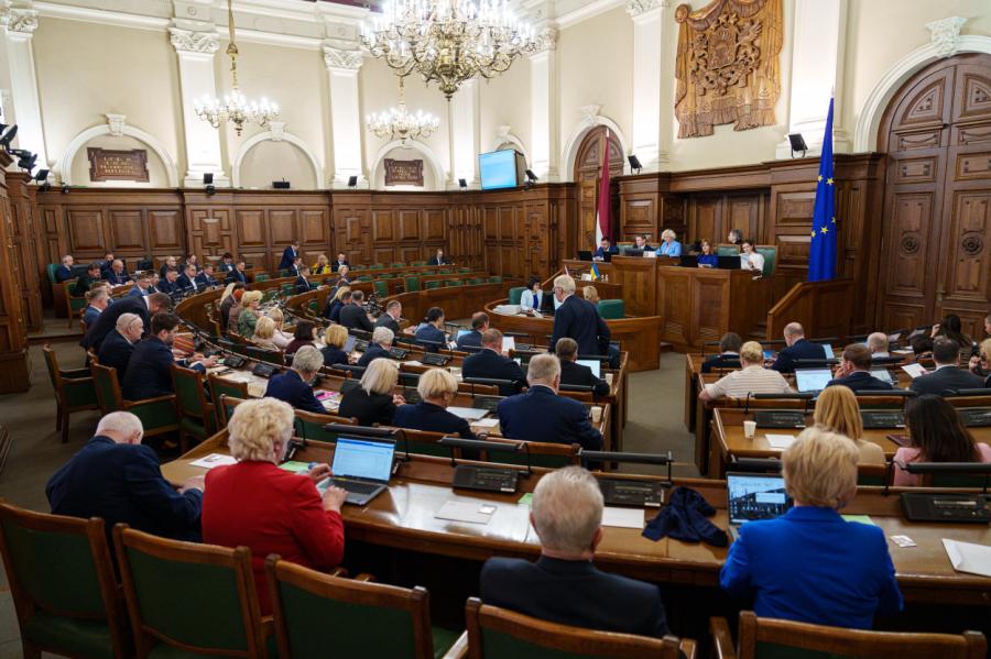 Parlaments pēc garajām brīvdienām: medicīna, Eiropas fondi un žurnālistu drošība