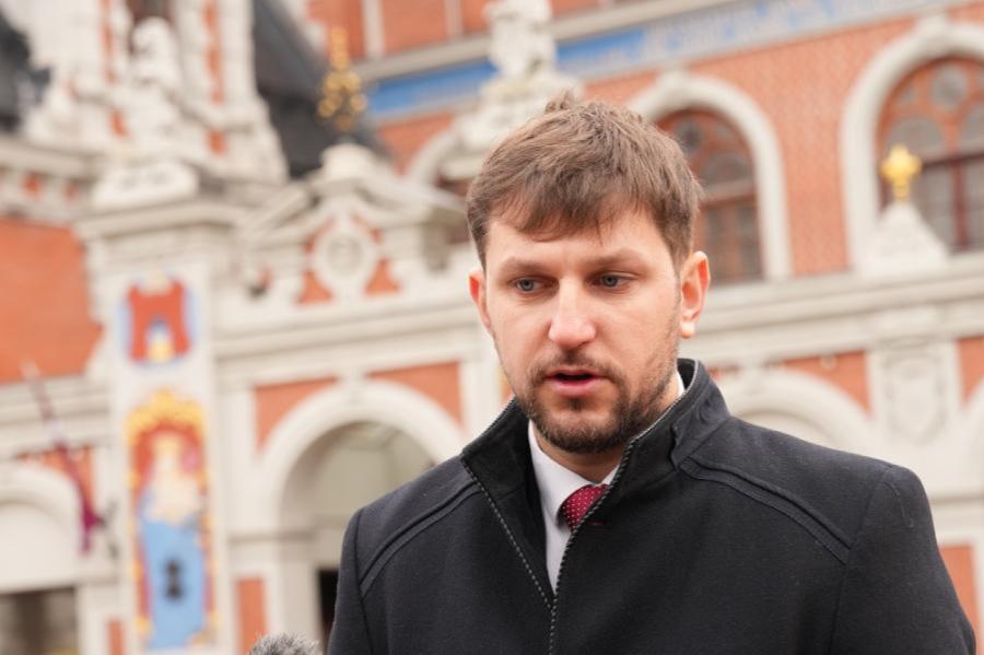 Lietu pret bijušo Rīgas domes ierēdni Vaivodu turpinās iztiesāt vasaras vidū