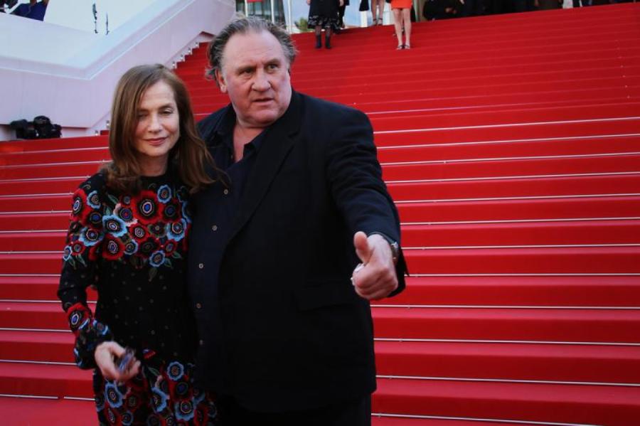 Depardjē par seksuāliem uzbrukumiem piespriež nosacītu cietumsodu