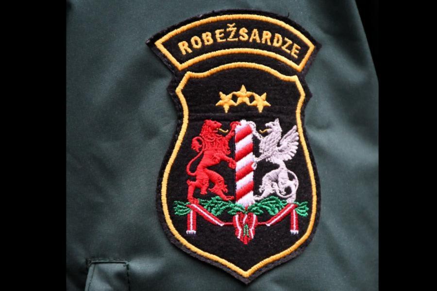 Robežsardze par imigrantu pārvadāšanu aizturējusi Lietuvas pilsoni