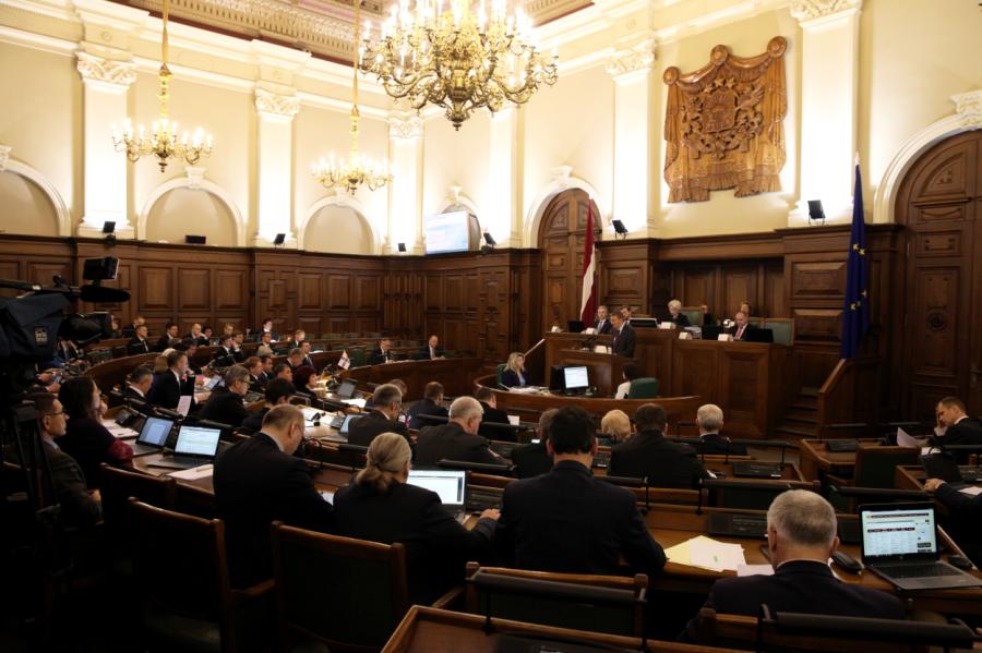 Saeimas komisijā vērš uzmanību sakārtot publiskos iepirkumus veselības jomā