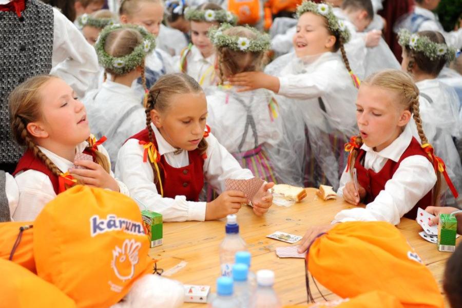 Ievieš sabiedriskā transporta biļetes Skolēnu dziesmu svētku laikam