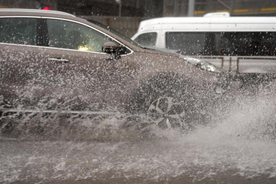 Ceturtdien vietām iespējams ļoti stiprs lietus un pērkona negaiss