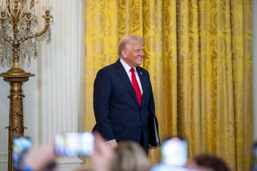 Tramps turpina izvairīties no jaunām sankcijām pret Krieviju