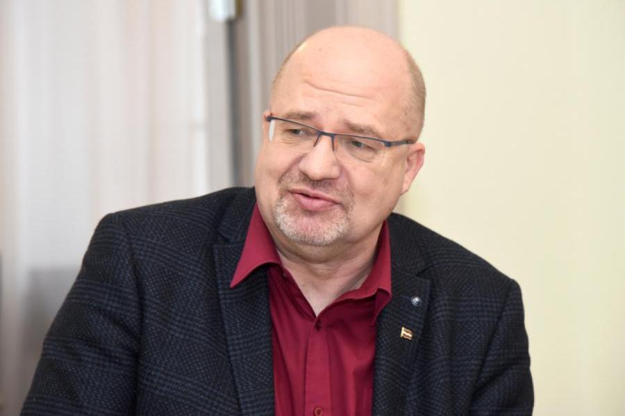 papildināta - Par Valkas novada mēru sesto reizi kļūst Krauklis