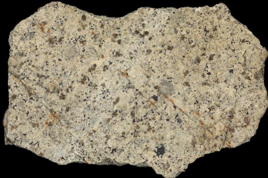 Dabas muzejs Ebay iegādājas Latvijā nokrituša meteorīta fragmentu (+VIDEO)