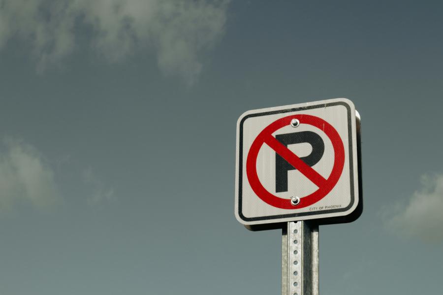 Skolu jaunatnes dziesmu un deju svētku dēļ Rīgā ierobežo auto novietošanu