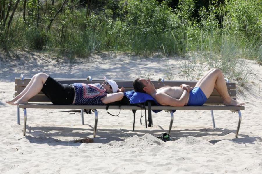 Ceturtdiena būs karstākā diena kopš pērnās vasaras; pastiprināsies vējš