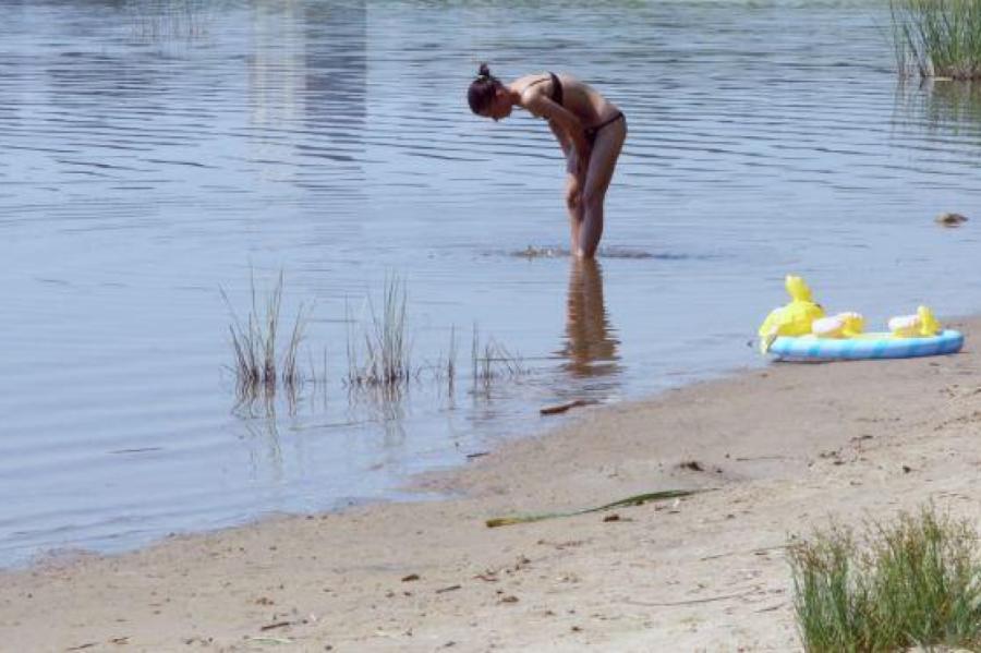 Rīga aizliedz peldēties Daugavas pludmalē "Rumbula"