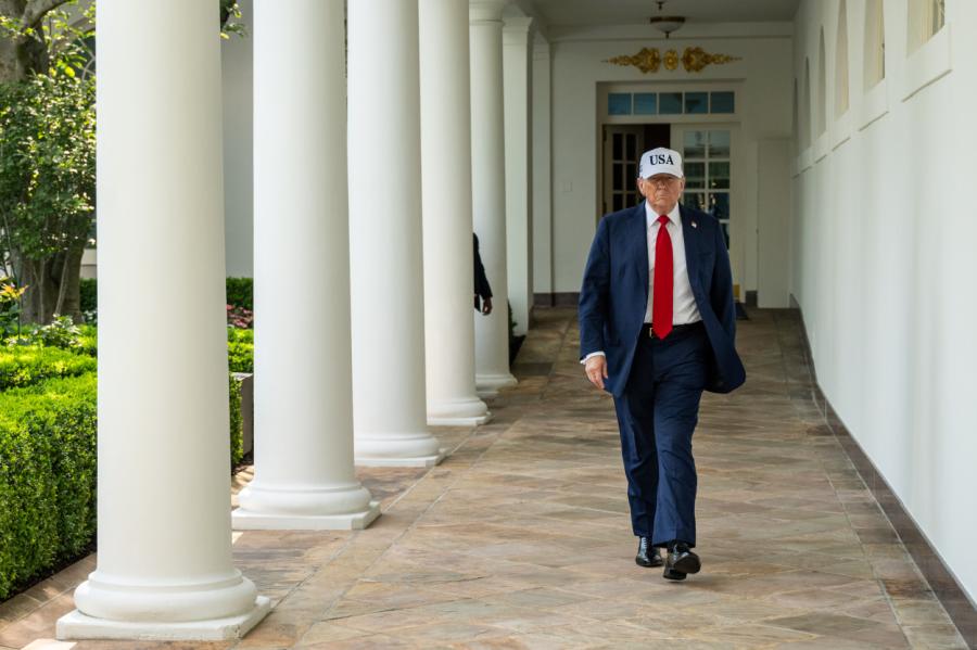 Trampu «ļoti neapmierina» saruna ar Putinu