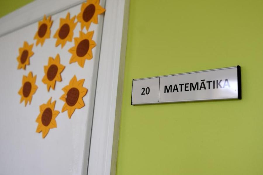 Ģimnāzijas pedagogs: Matemātikas eksāmens mākslīgi vienkāršots