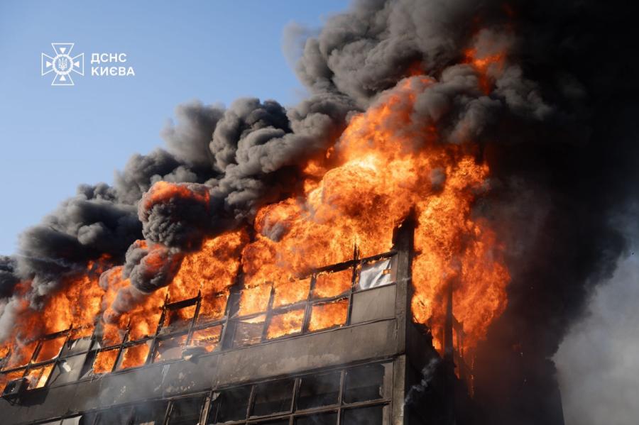 Zelenskis: Krievija uz Ukrainu raidījusi 18 raķetes un 400 dronu