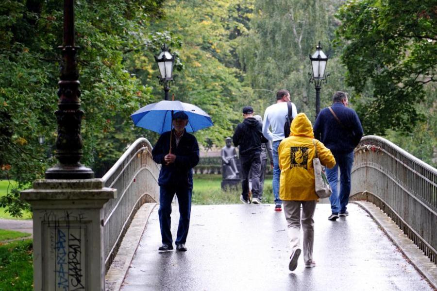 Nākamnedēļ iespējamas plašākas lietusgāzes