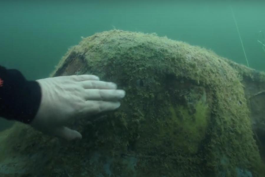 Bolderājas karjerā nirēji atraduši pamestu mazu zemūdeni (+VIDEO)