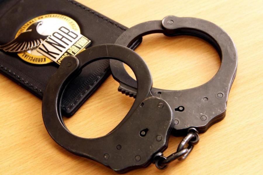 Apcietinātas divas personas par sagatavošanos kukuļot valsts amatpersonu