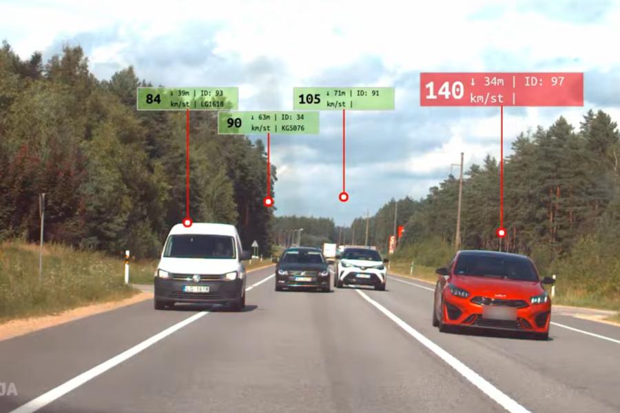 Policija uz Tallinas šosejas apturējusi vairākus autovadītājus (VIDEO)