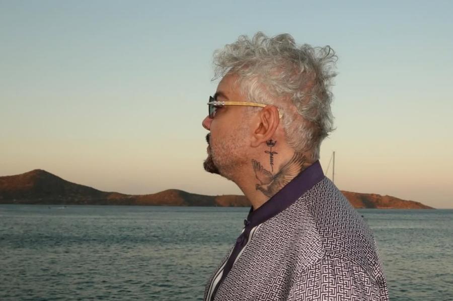 Kirkorovs nokrita uz skatuves un atzina baumas par diabētu