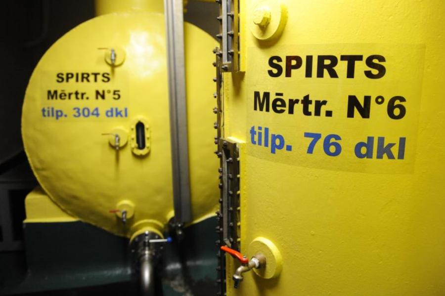 Spirta ražošana sešos mēnešos Latvijā samazinājusies 2,1 reizi