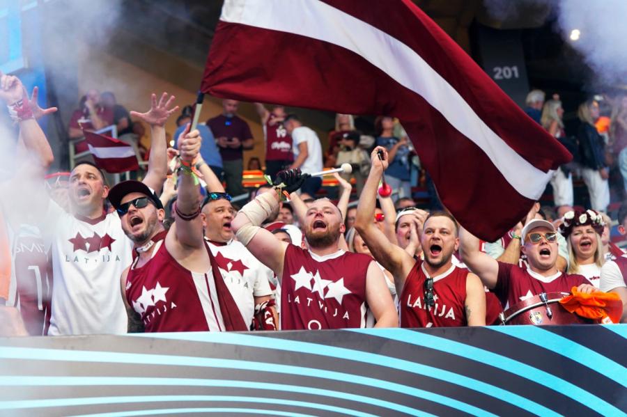 Biļetes uz Latvijas izlases EČ astotdaļfināla spēli tiks tirgotas otrdien