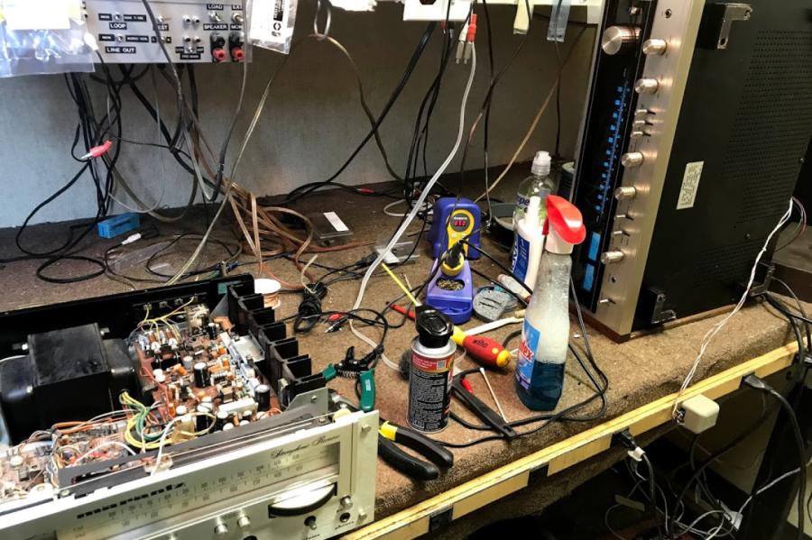 Latvijas iedzīvotāji mācās remontēt vecās elektroierīces (+VIDEO)