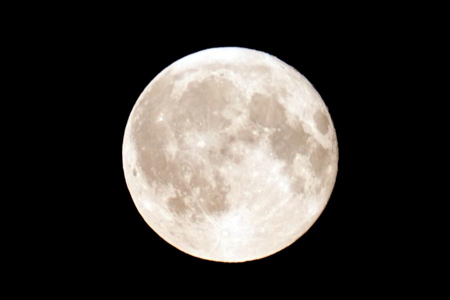 Mēness aptumsuma laikā Latvijā prognozē daļēji mākoņainas debesis