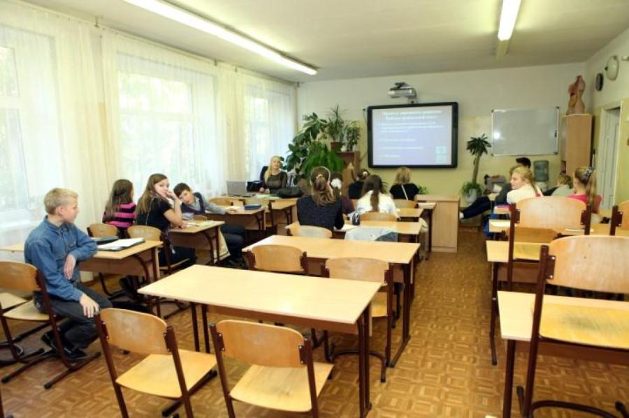 Rīgas vidusskolās nevis "nav vietas", bet "nav vietas tur, kur es gribu"