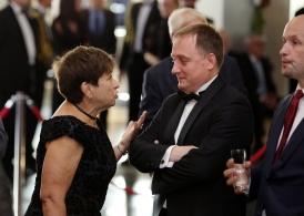 Fiskālās disciplīnas padomes padomes locekle Inna &Scaron;teinbuka un&nbsp;Latvijas bankas padomes loceklis Mārtiņ&scaron; Kazāks.