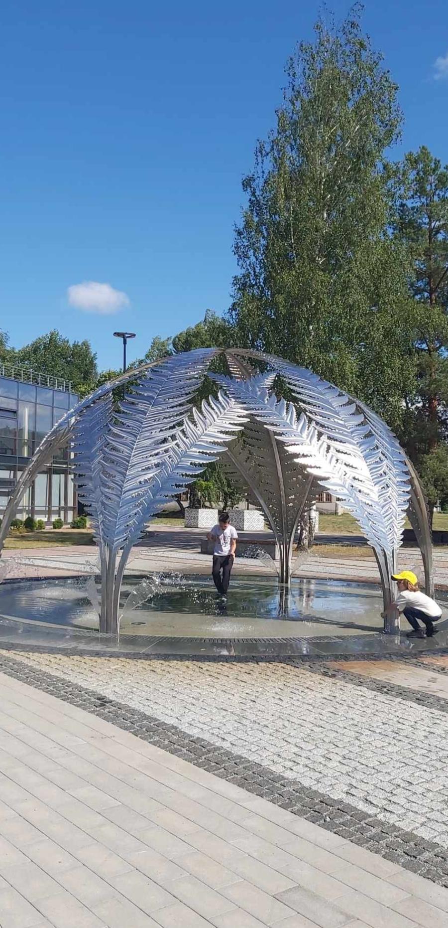 Strūklaka karstās dienās ir tieši tas, kas jums nepieciešams!