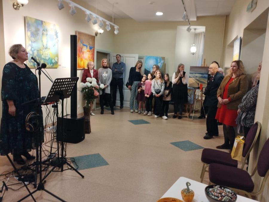  Silti vārdi izstādes atklāšanā.