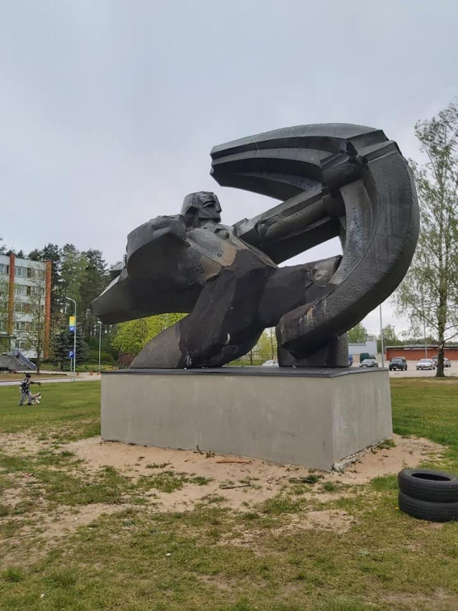 Skulptūra Atsones ciemā pie TEC-2.