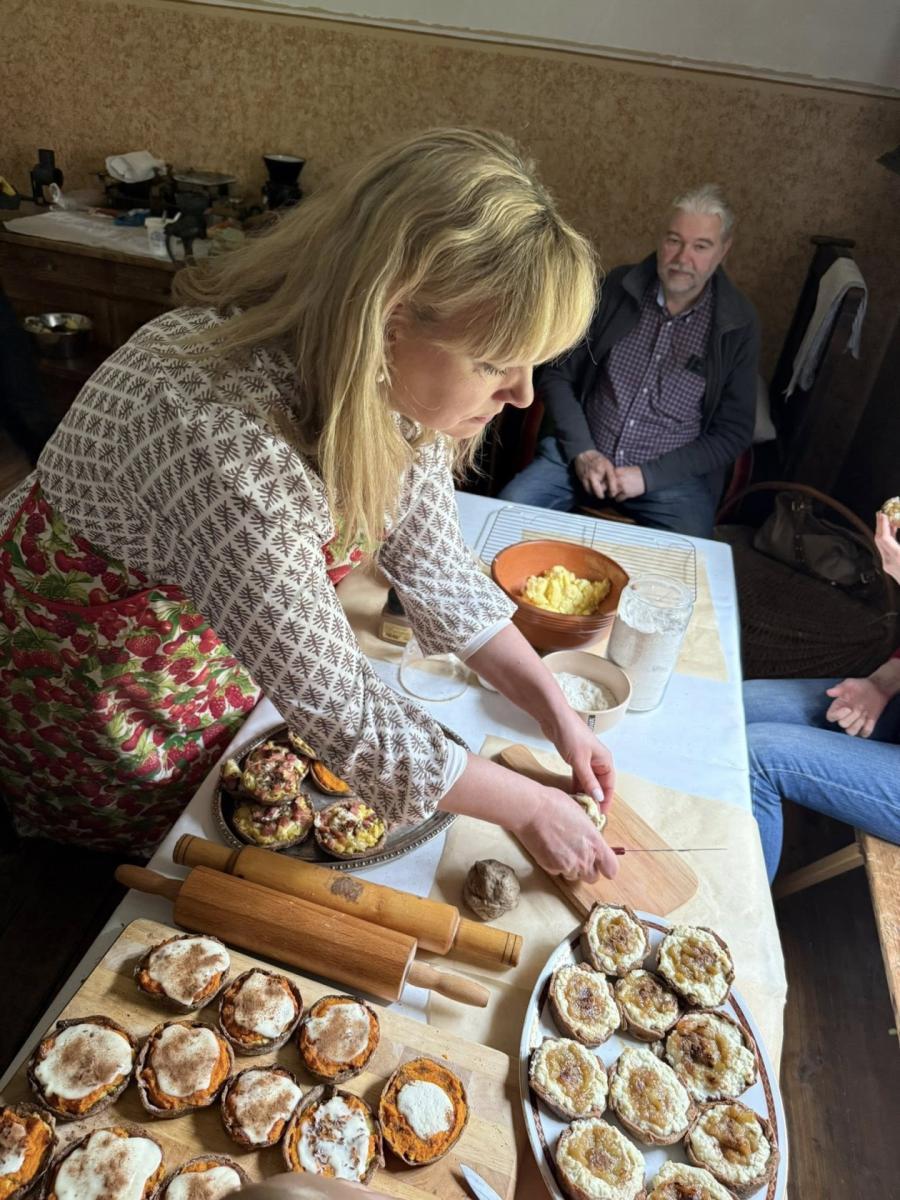  Gadatirgū pulcējas labākie meistari un amatnieki no visiem Latvijas novadiem.
